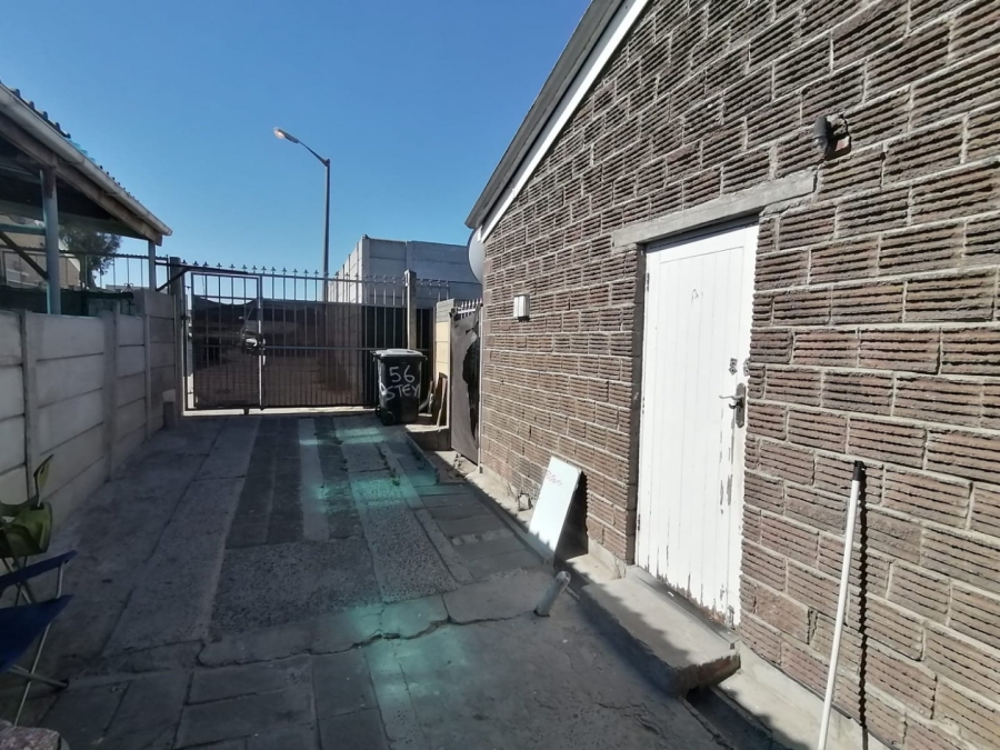  Bedroom Property for Sale in Eastridge Western Cape